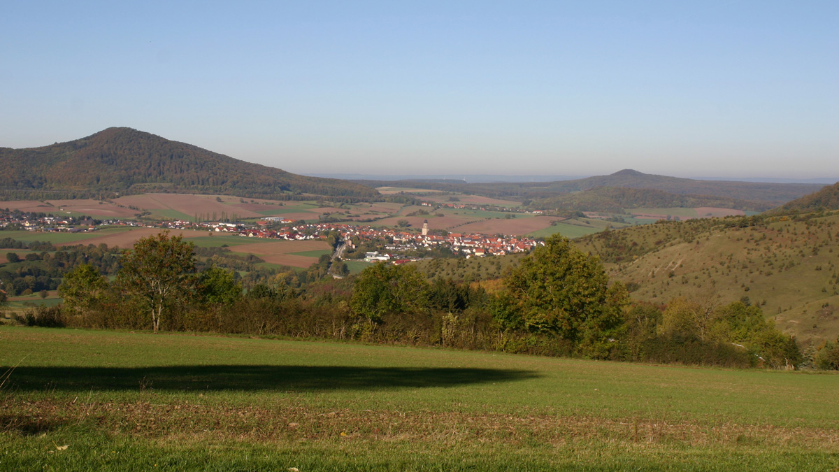 Blick vom Dörnberg Richtung Zierenberg (© B. Mietzner)